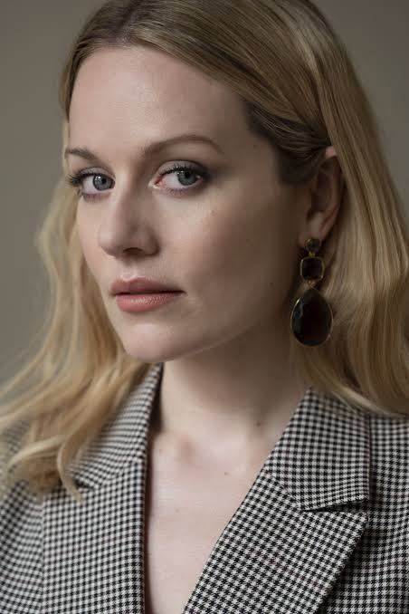 Cara Theobold
