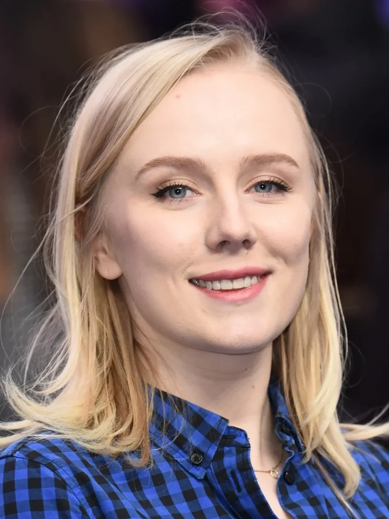 Alexa Davies - Biography