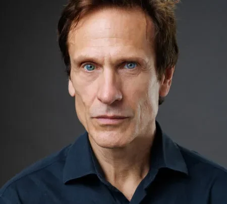 Simon Merrells Biography: Age, Height, Net Worth, Parents, Siblings, Movies & TV Shows, Career