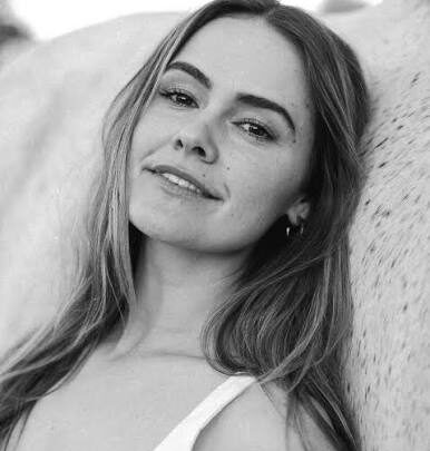 Cassi Thomson Biography: Age, Height, Net Worth, Movies & TV Shows, Instagram, Boyfriend