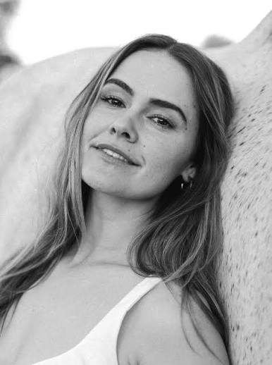 Cassi Thomson Biography: Age, Height, Net Worth, Movies & TV Shows, Instagram, Boyfriend