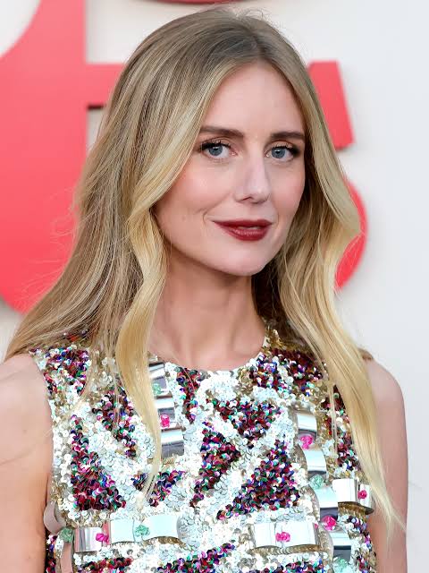 Justine Lupe - Biography