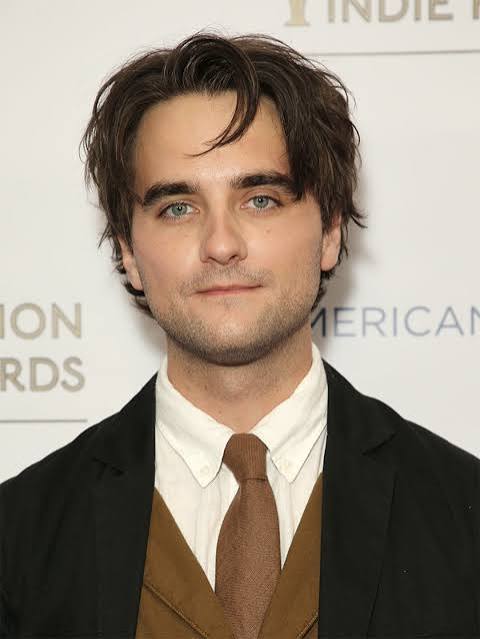 Landon Liboiron Biography: Parents, Ethnicity, Net Worth, Height, Age, Girlfriend, Instagram