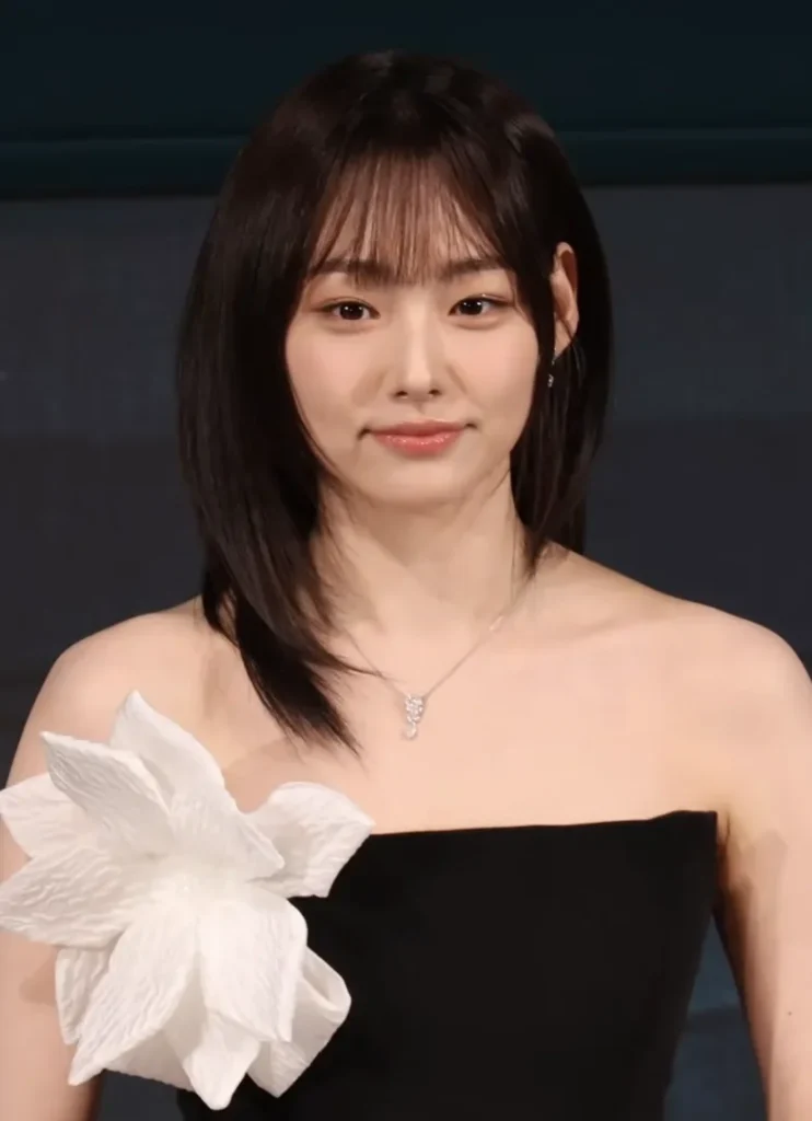 Kang Mi-na - Biography