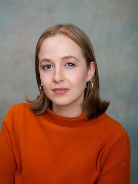Holli Dempsey - Biography