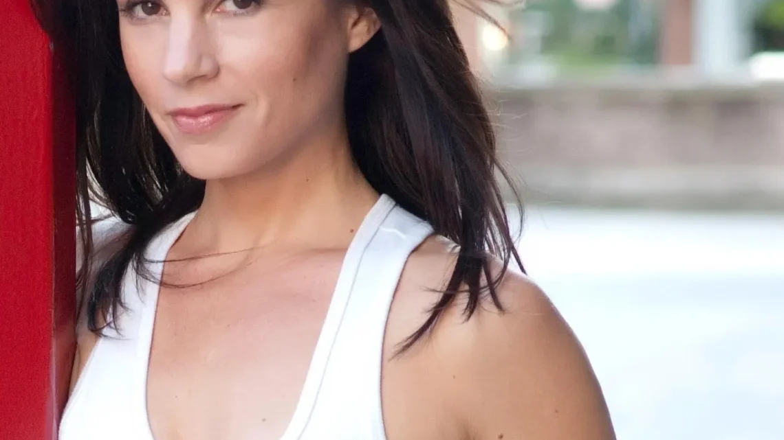 Leah Cairns Biography: Awards, Ethnicity, Net Worth, Height, Age, Husband