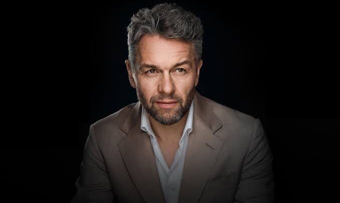 Julian Ovenden Biography: Movies, TV Shows, Net Worth, Wife, Age, Parents, Height, Songs, Instagram