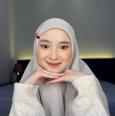 Nissa Sabyan Biography: Religion, Awards, Net Worth, Height, Songs, Age, Instagram, Husband