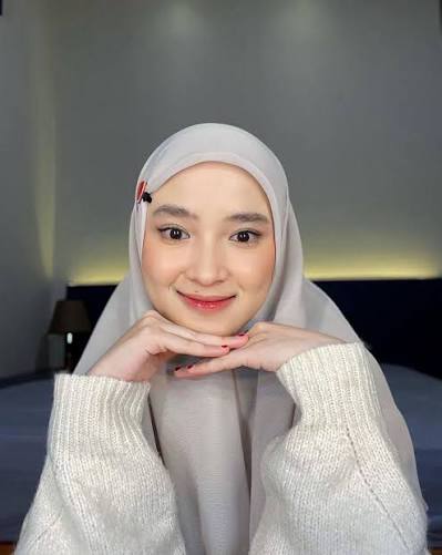 Nissa Sabyan Biography: Religion, Awards, Net Worth, Height, Songs, Age, Instagram, Husband