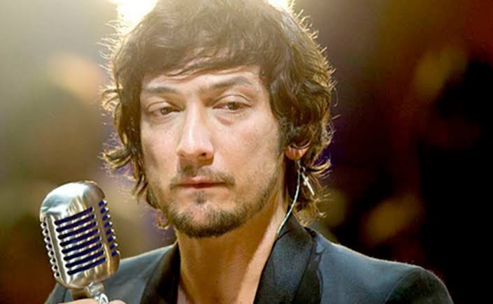 León Larregui - Biography