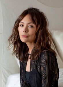 Lindsay Price - Biography