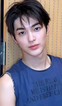 Keonho Biography: Age, Net Worth, Parents, Songs, Height, Discography, Group