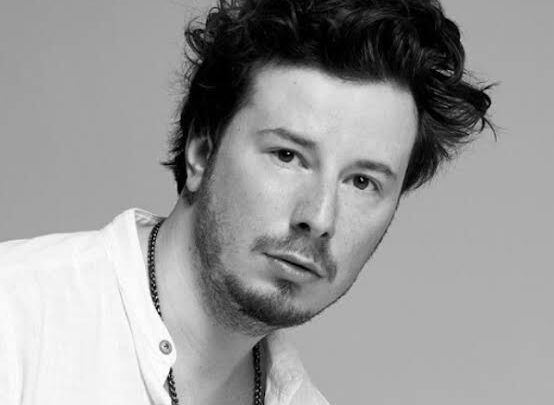 Emrah Karaduman Biography: Age, Net Worth, Parents, Awards, Height, Ethnicity, Songs, Awards