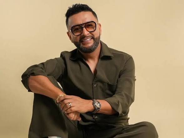 Alex Campos Biography: Net Worth, Age, Wife, Height, Awards, Songs, Ethnicity