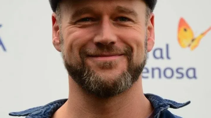 Elliot Cowan Biography: Nationality, Parents, Age, Height, Net Worth, Kids, Movies & TV Shows, Wife, Awards