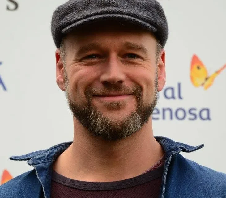 Elliot Cowan Biography: Nationality, Parents, Age, Height, Net Worth, Kids, Movies & TV Shows, Wife, Awards