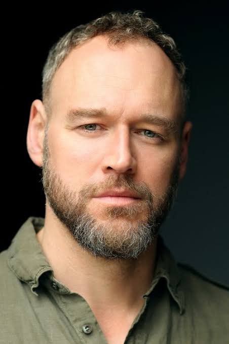 Elliot Cowan - Biography
