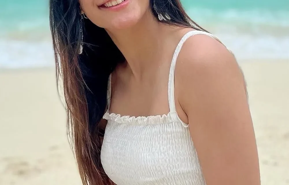 Kanikka Kapur Biography: Age, Net Worth, Parents, Siblings, Height, Movies, Boyfriend, Instagram
