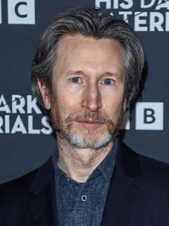 Jonathan Aris - Biography