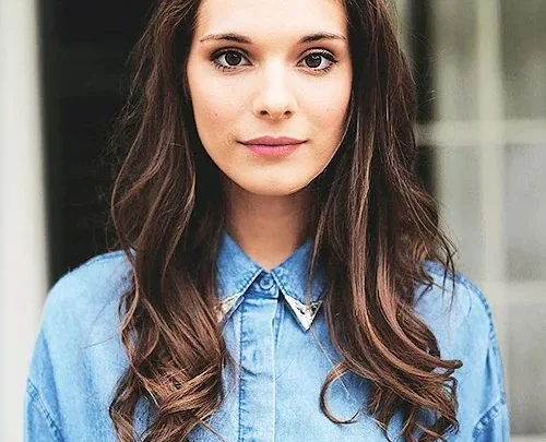 Caitlin Stasey Biography: Age, Height, Net Worth, Parents, Movies & TV Shows, Partner