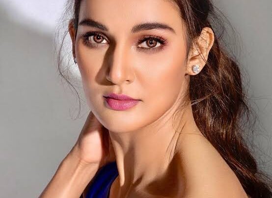 Mukti Mohan Biography: Husband, Age, Net Worth, Parents, Siblings, Height