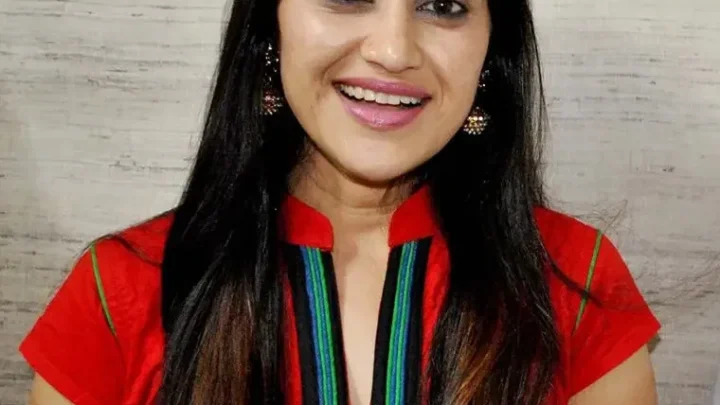 Disha Vakani Biography: Husband, Age, Children, Net Worth, Parents, TV Shows