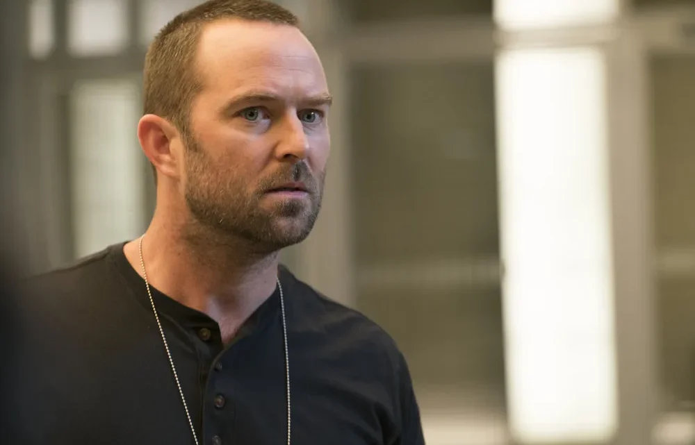 Sullivan Stapleton Biography: Siblings, Wife, Movies, Age, Net Worth, Height, TV Shows, Awards, Family, Wiki