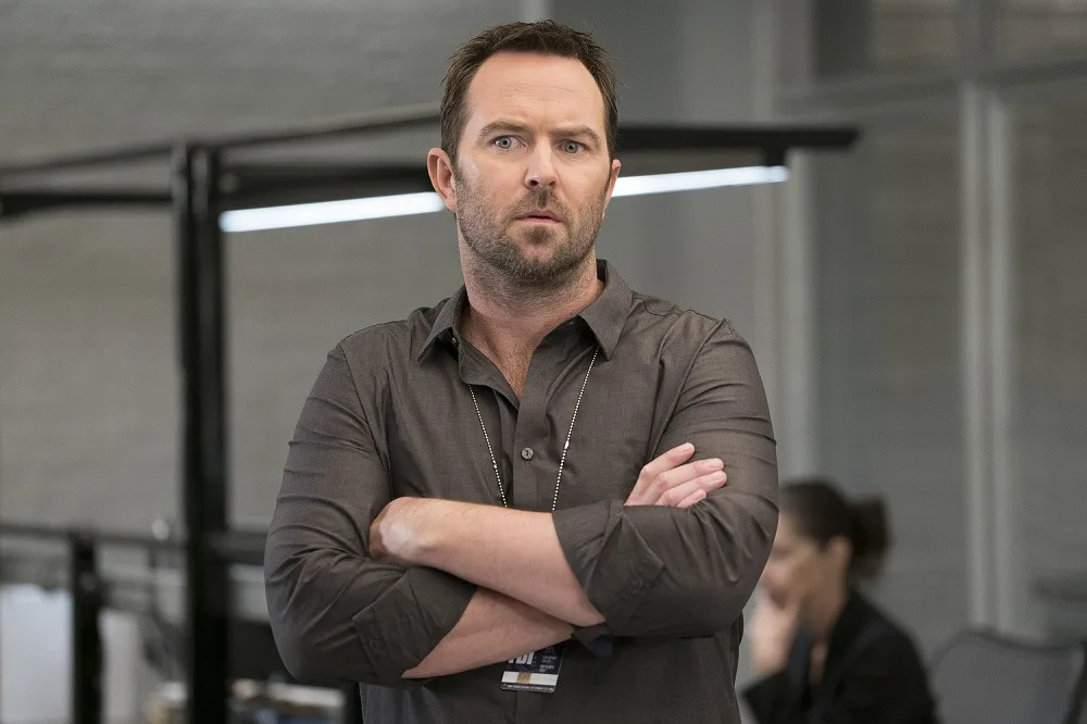 Sullivan Stapleton - Biography