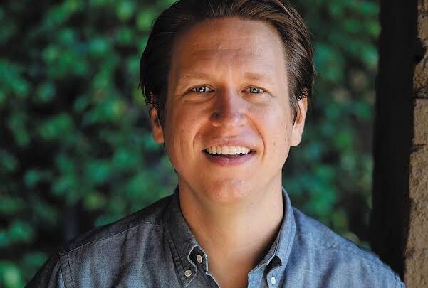 Pete Holmes Biography: Parents, Wife, Age, TV Shows, Height, Net Worth, Books, Movies, Awards, Instagram, YouTube