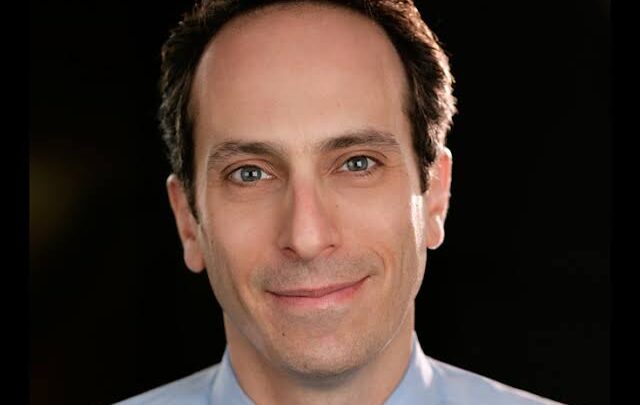 Peter Grosz Biography: Age, Net Worth, Movies & TV Shows, Height, Awards, Wife, Books, YouTube