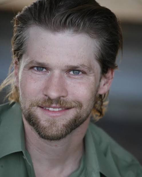 Todd Lowe - Biography