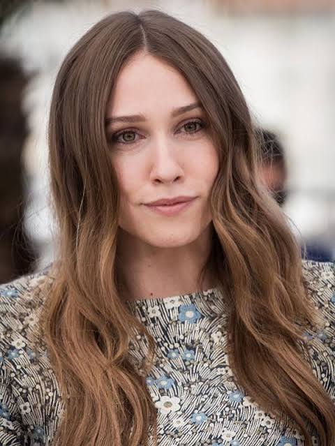 Sarah Sutherland - Biography