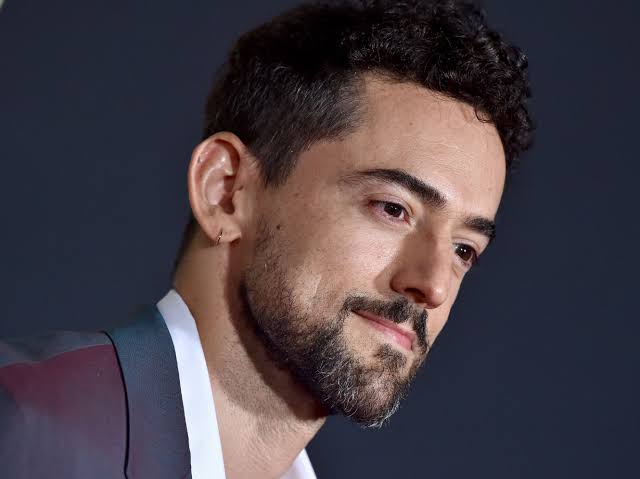 Luis Gerardo Méndez Biography: Height, Net Worth, Partner, TV Shows, Age, Movies, Awards, Nationality