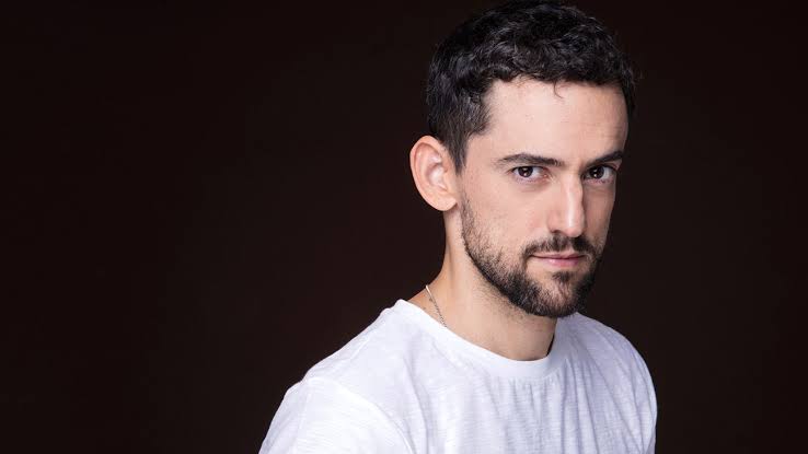 Luis Gerardo Méndez - Biography