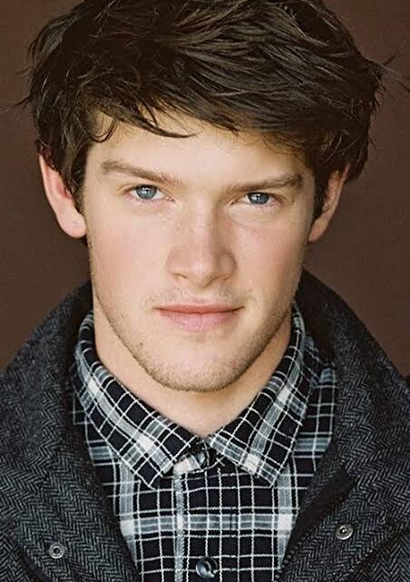 Alex MacNicoll Biography: Girlfriend, Ethnicity, Movies, Height, Net Worth, Age, Parents, Instagram