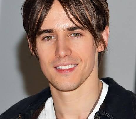 Reeve Jefferson Carney Biography: Net Worth, Wife, Songs, Height, Age, Awards, Movies, Instagram