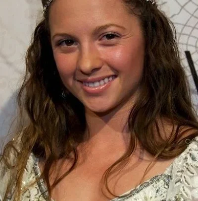 Mackenzie Rosman Biography: Net Worth, Parents, Age, Boyfriend, Height, Movies