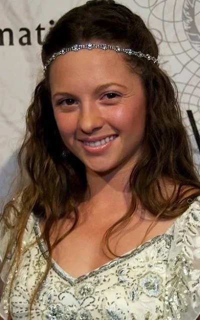 Mackenzie Rosman Biography: Net Worth, Parents, Age, Boyfriend, Height, Movies