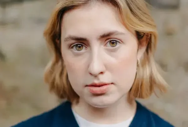 Katie Gregson-MacLeod Bio: Age, Height, Net Worth, Songs, Parents, Career, Instagram, Education