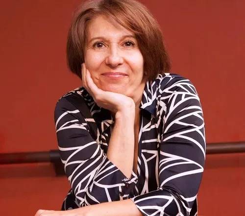 Alejandra Flechner - Biography