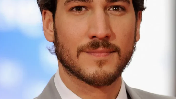Alberto Ammann Biography: Girlfriend, Age, Height, Net Worth, Parents, Movies & TV Shows