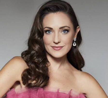 Laura Osnes Biography: Husband, Age, Height, Net Worth, Parents, YouTube, Instagram, Broadway Shows