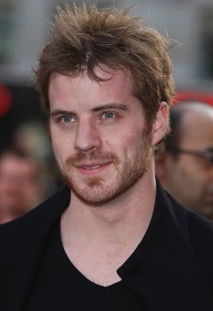 Robert Kazinsky Biography: Girlfriend, Age, Height, Net Worth, Movies, Ethnicity, Awards