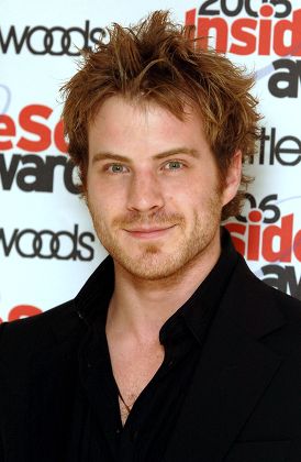 Robert Kazinsky - Biography