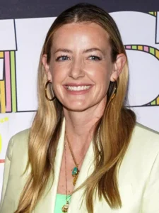 Stephanie Allynne