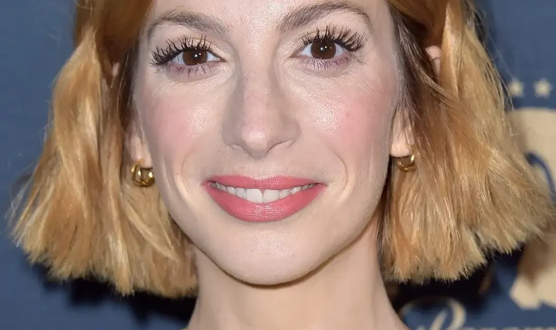 Molly Bernard Biography: Age, Height, Partner Net Worth, Movies, Instagram, Ethnicity, Awairds