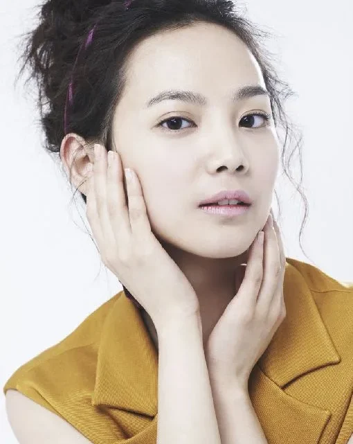 Yoon Seung-Ah Bio: Husband, Age, Net Worth, Height, Instagram, Awards, Movies, Religion