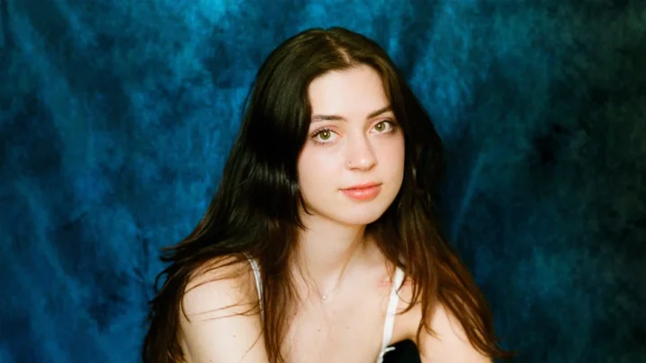 Lizzy McAlpine Bio: Boyfriend, Age, Height, Net Worth, Parents, Songs, Albums, Siblings