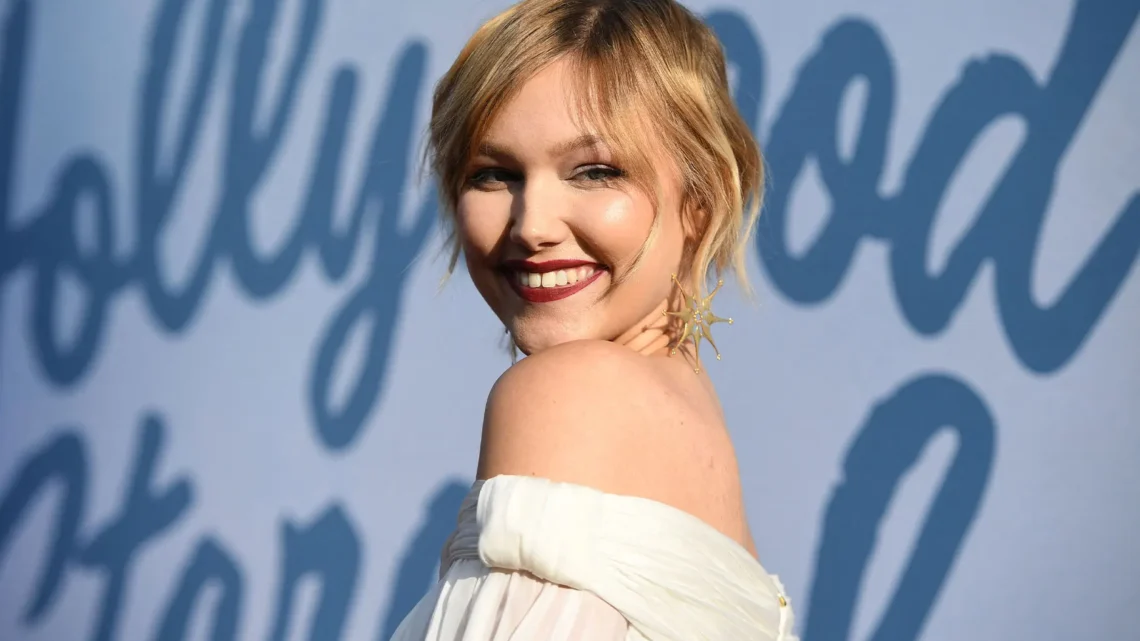 Grace VanderWaal Biography: Boyfriend, Age, Kids, Height, Net Worth, Parents, Movies & Songs