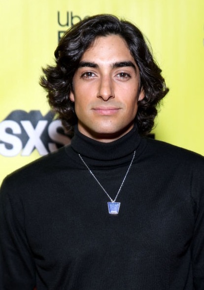 Eman Esfandi - Biography